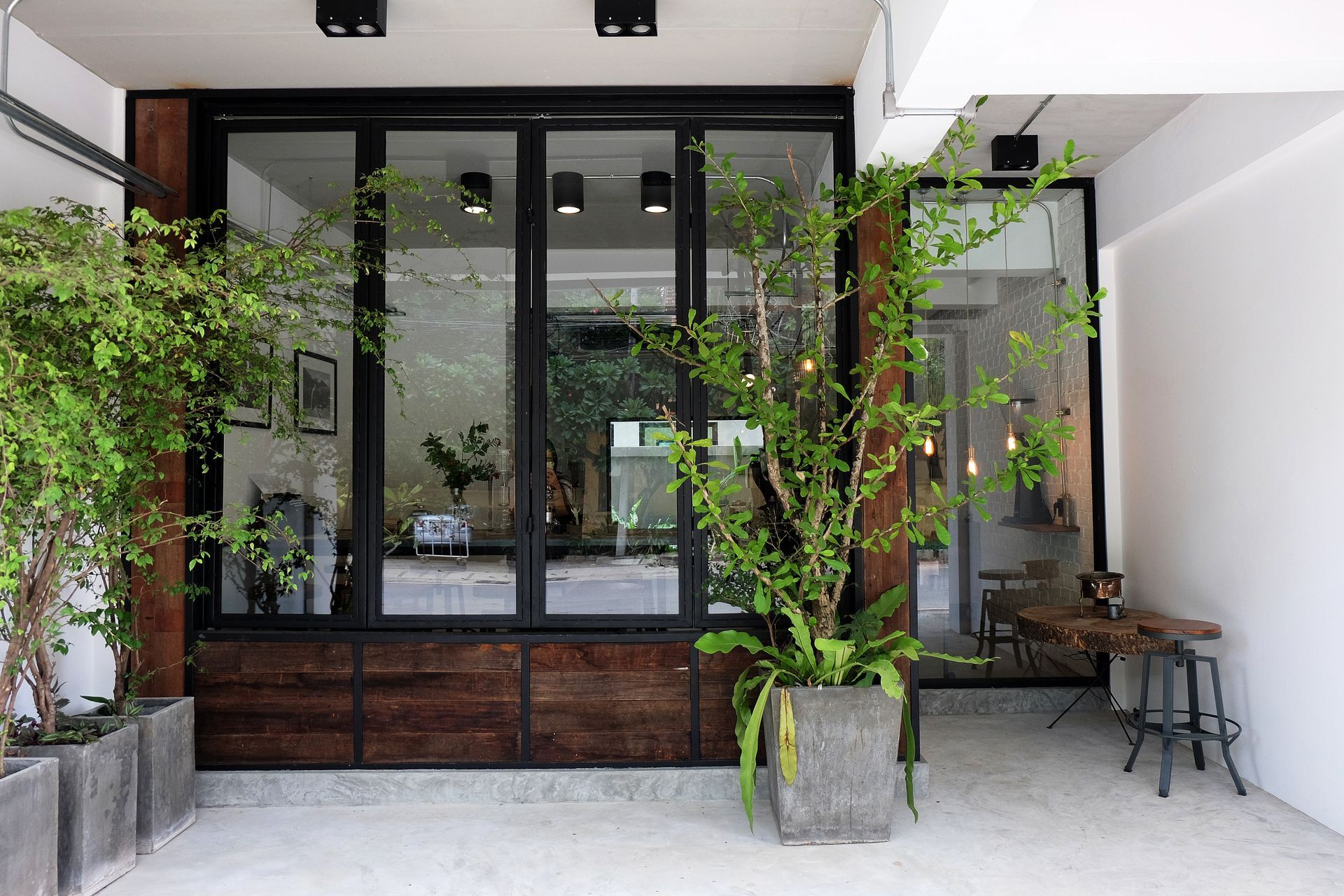 Restaurant Exterior Cleaning