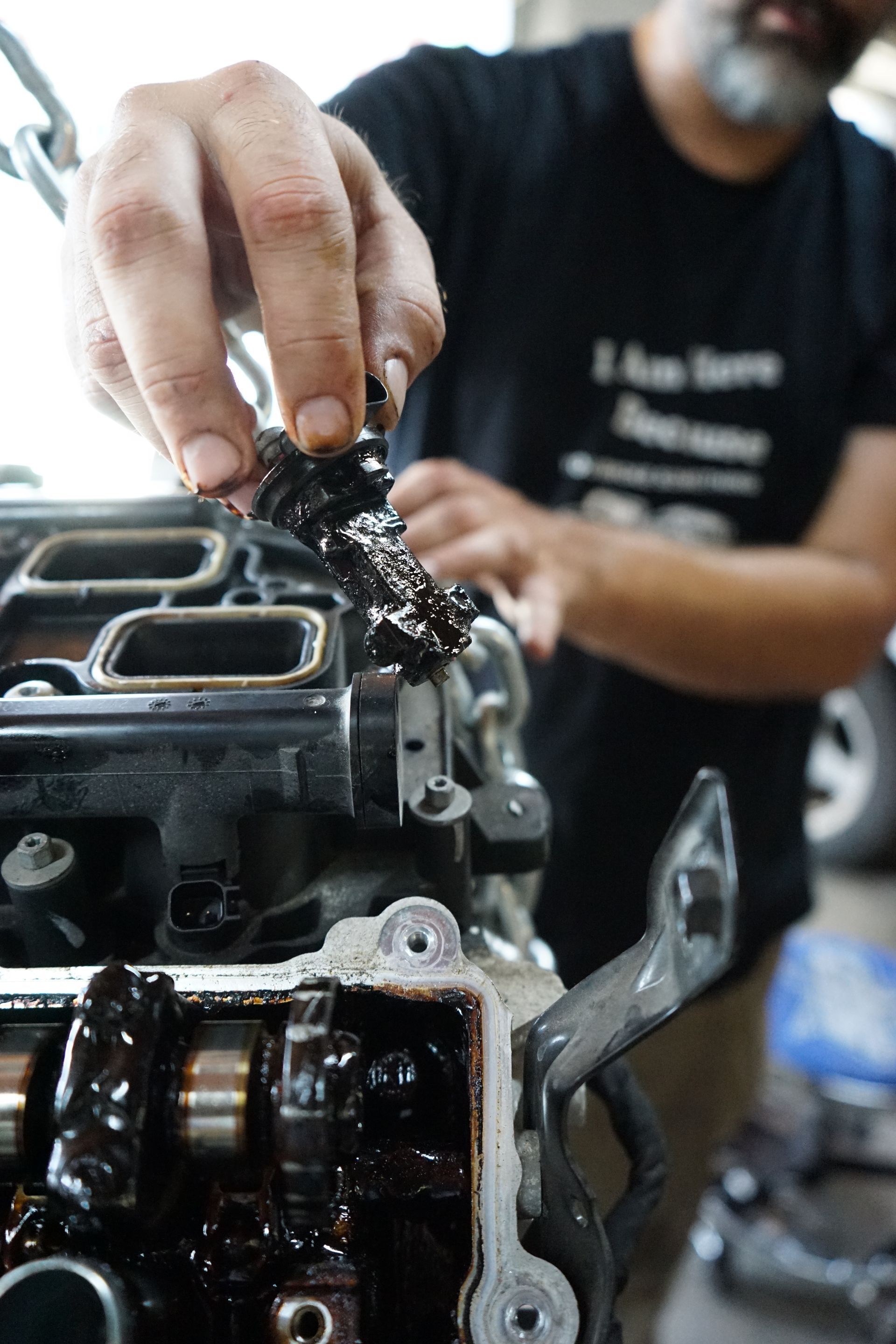 Mechanic working on engine | Garage 850