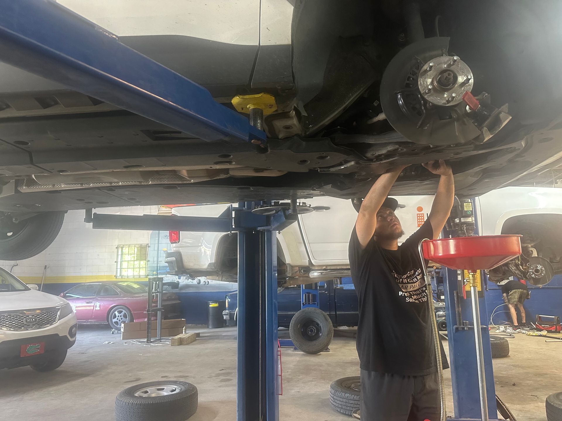 Mechanic working under car | Garage 850