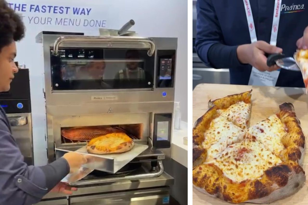 Um homem está tirando uma pizza do forno.