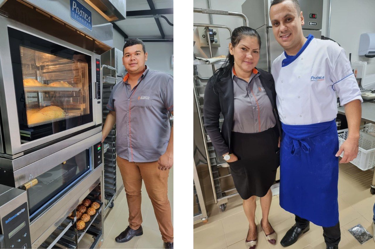 Um homem e uma mulher estão em frente a um forno em uma padaria.