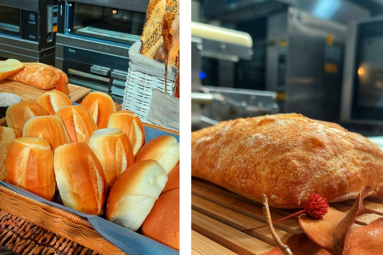 Um monte de pãezinhos e um pão em cima da mesa