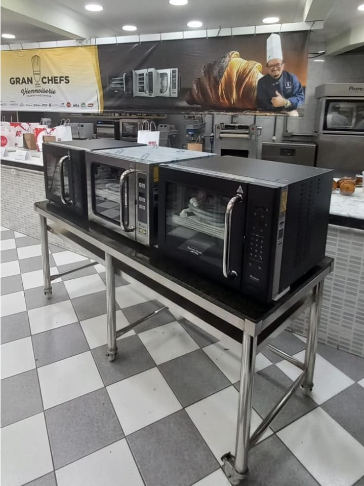 Uma cozinha com uma placa que diz gran chefs