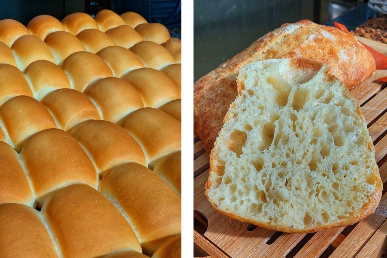 Um monte de pãezinhos ao lado de um pão