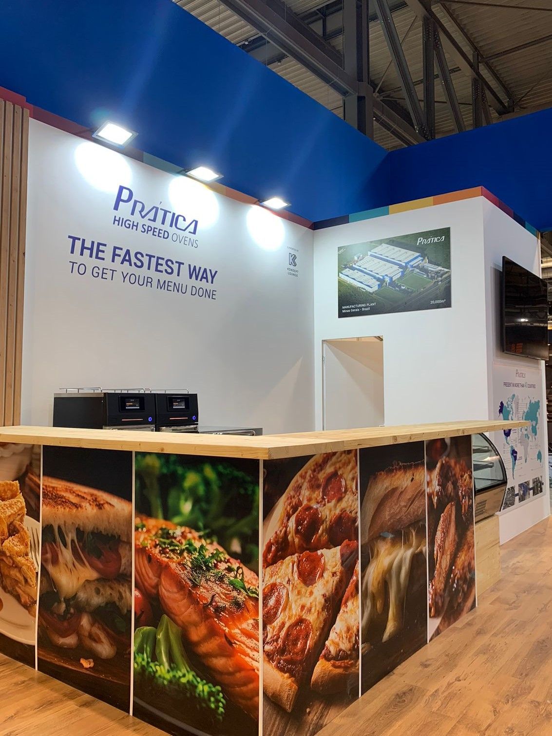 Um restaurante com um balcão e uma placa que diz o caminho mais rápido