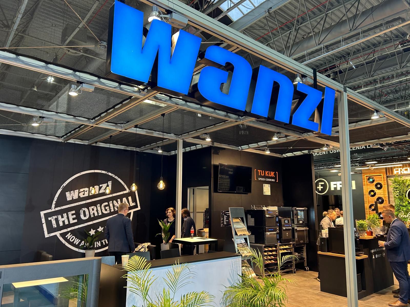 Uma grande placa azul que diz wanz nela