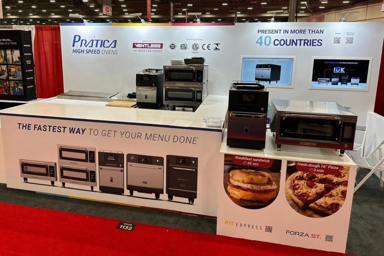 Uma mesa com uma placa que diz a maneira mais rápida de preparar seu menu