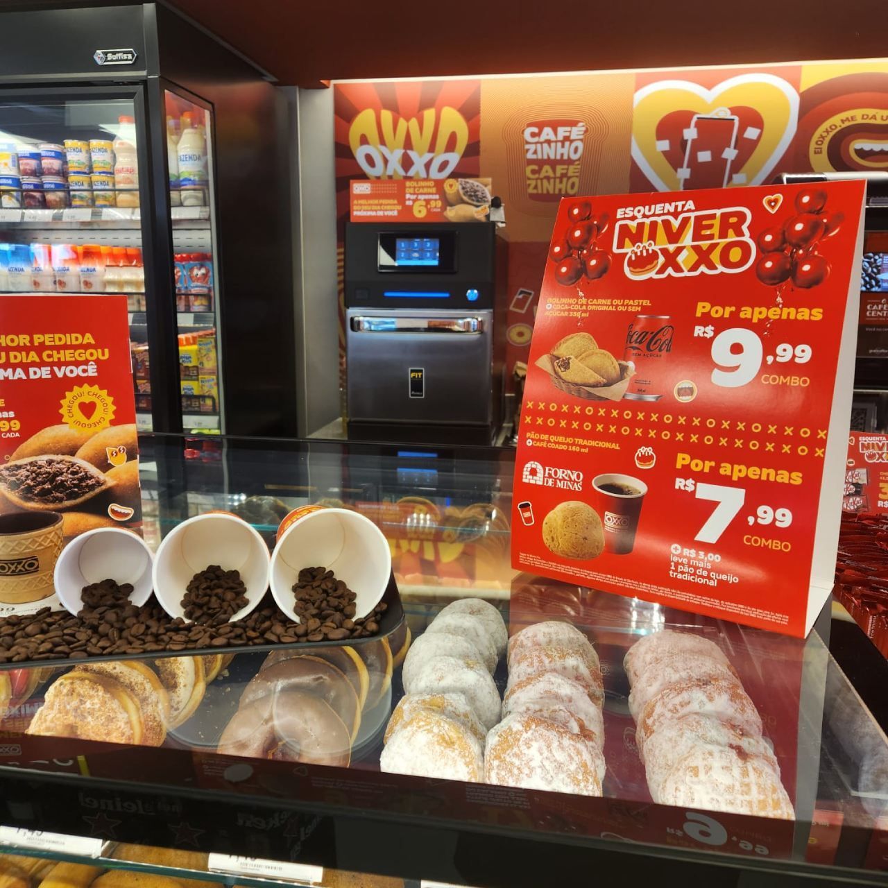 Uma padaria com uma placa que diz niver oxxo