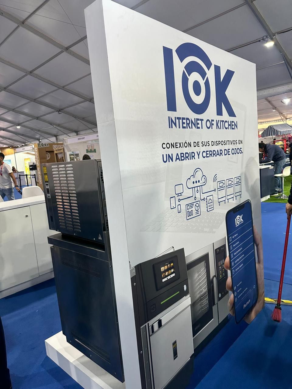 Uma placa que diz internet da cozinha