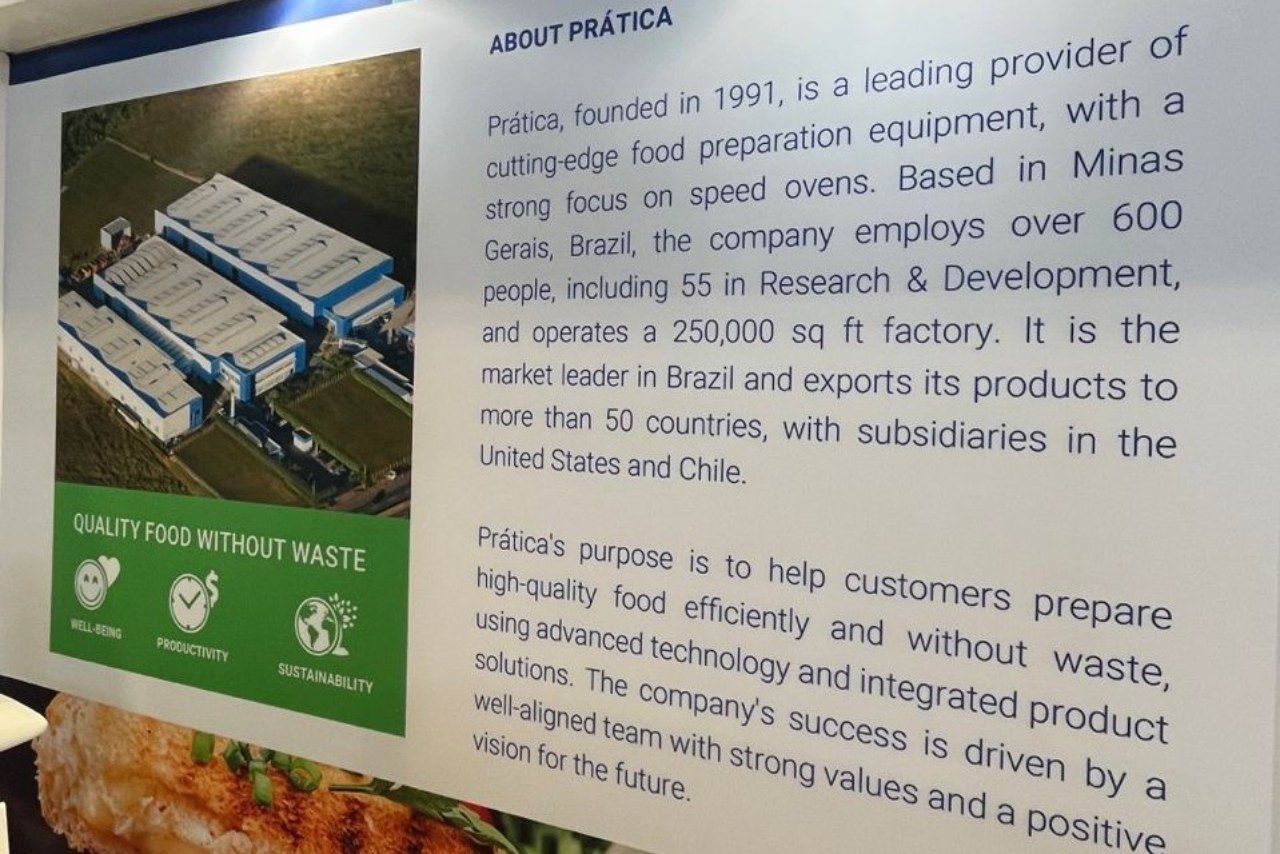 Uma placa que diz sobre practica nela