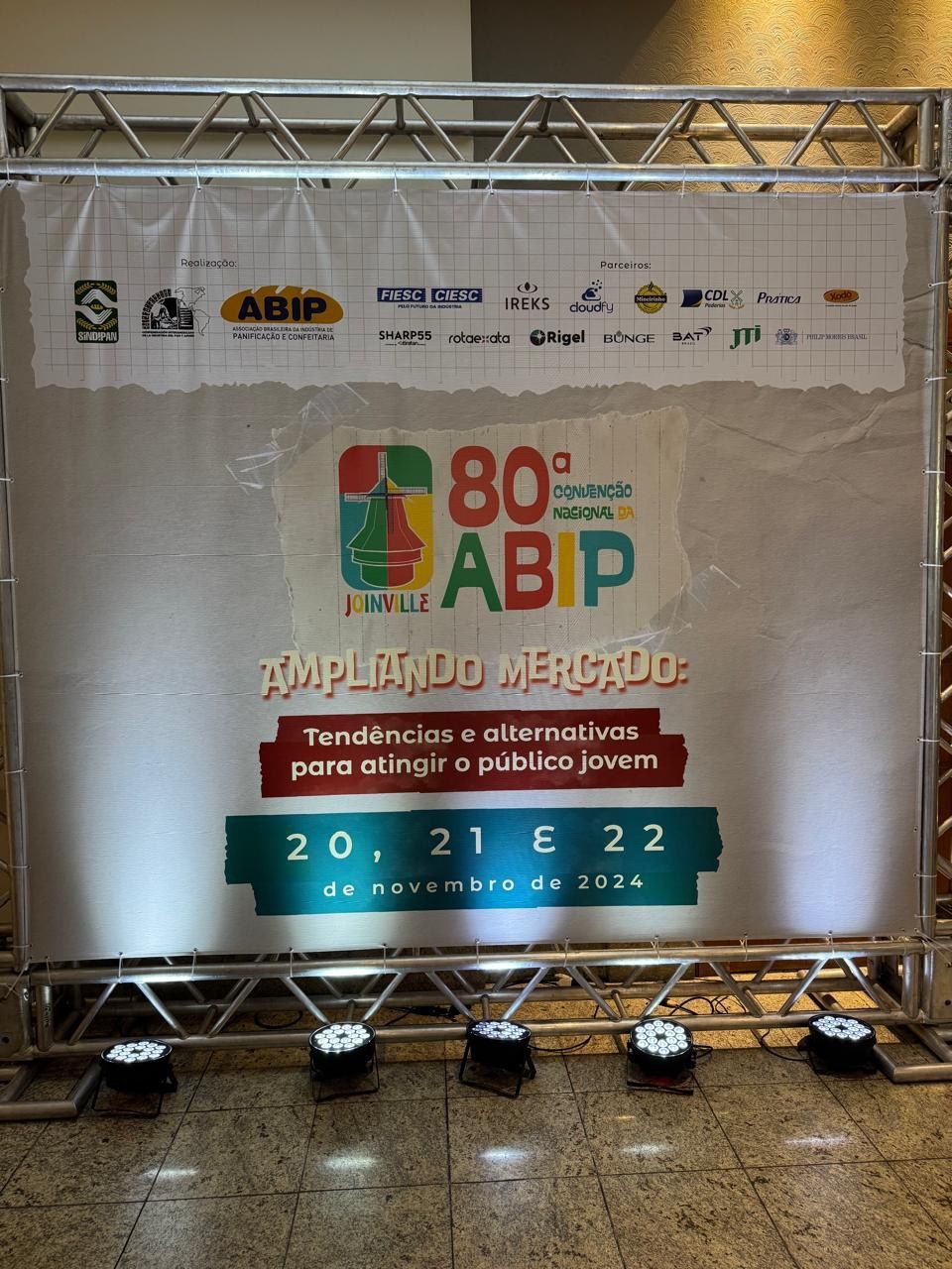 Um sinal para o 80º aniversário da abip