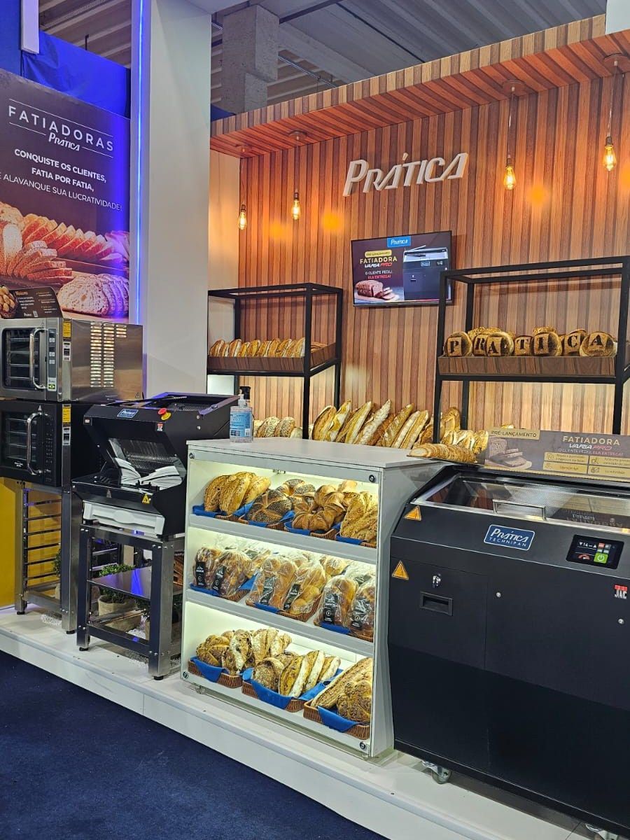 Uma padaria com uma placa que diz praica