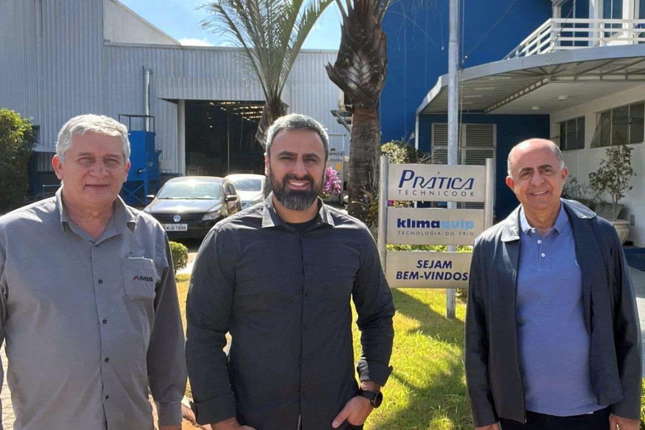 Visita da AMIS na Prática: presidente da associação e equipe conhecem nossa estrutura