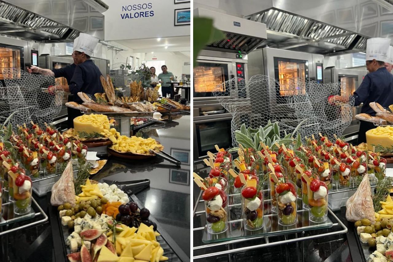 Um chef está preparando comida em uma cozinha cheia de comida.