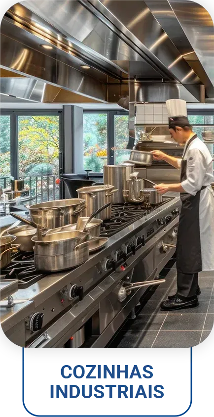 Um chef está preparando comida em uma cozinha comercial.
