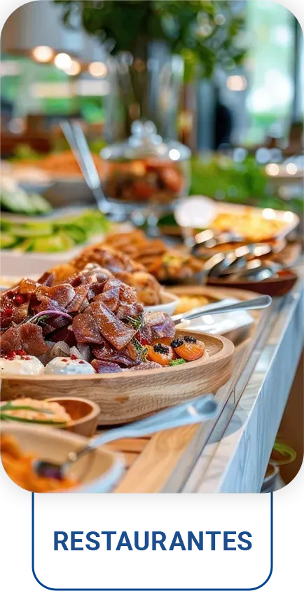 Uma mesa de bufê com uma variedade de comidas.