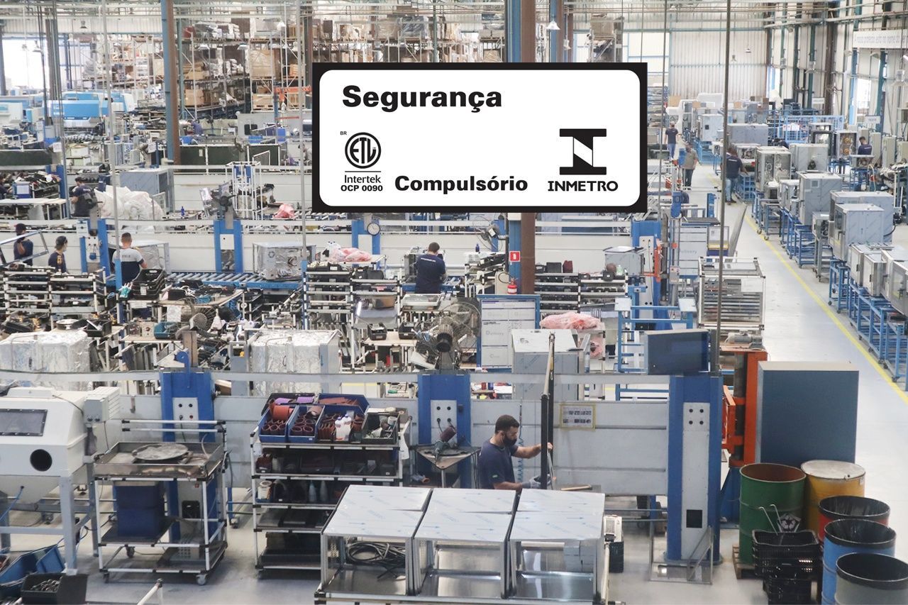 A factory with a sign that says segurança on it