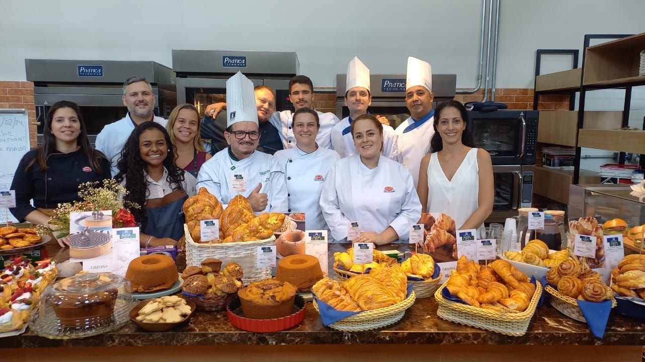 Prática promove treinamento de panificação e confeitaria para Seara