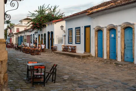 Prédios históricos em Tiradentes - Minas Gerais, operando com restaurantes e bares.
