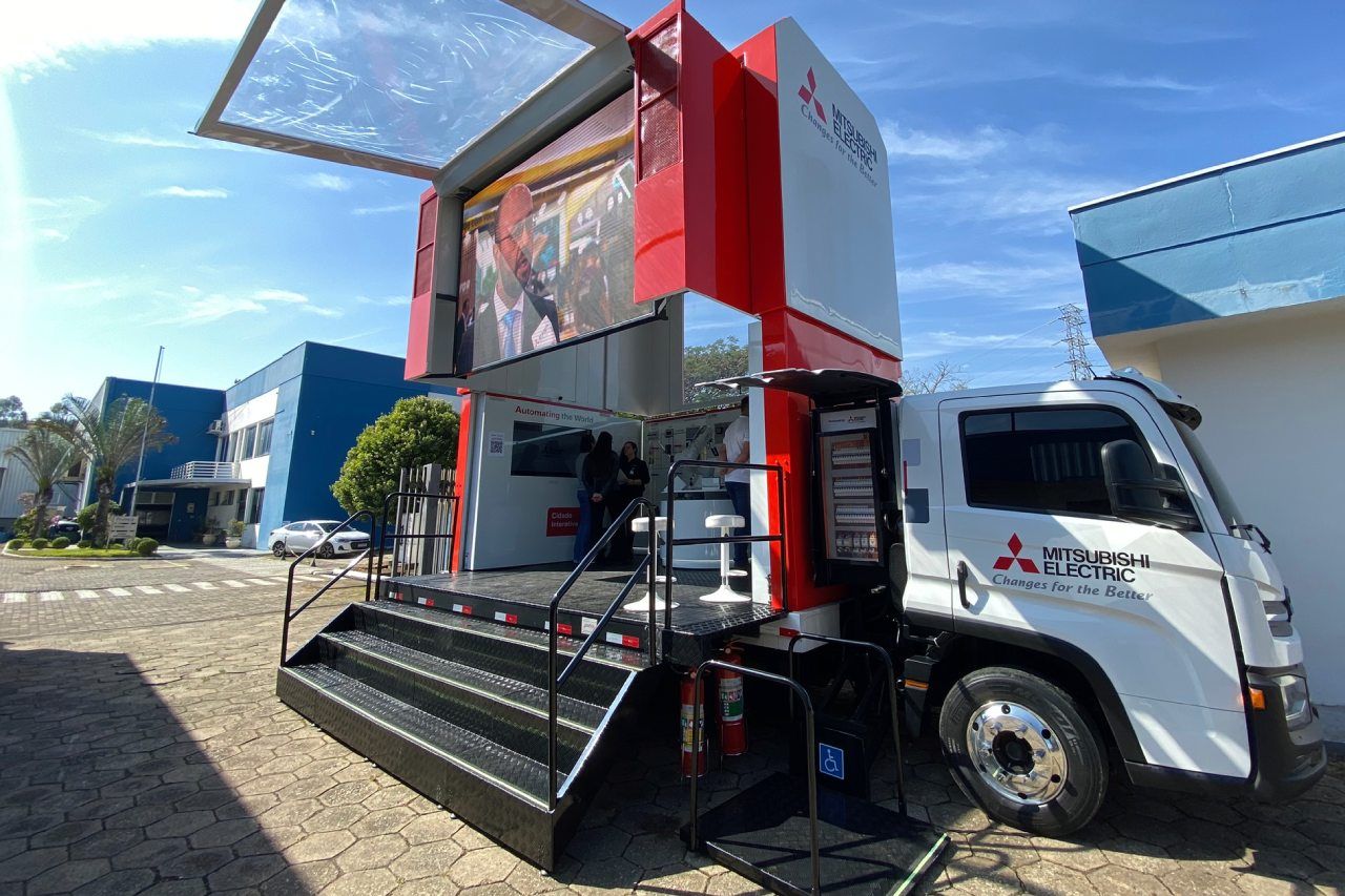 Mitsubishi MEB Truck na Pr&aacute;tica: automa&ccedil;&atilde;o industrial integrada
