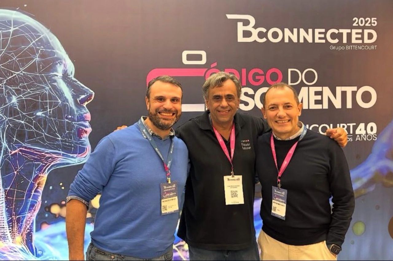À direita, Milton Machado da Prática no BConnected 2025 em São Paulo