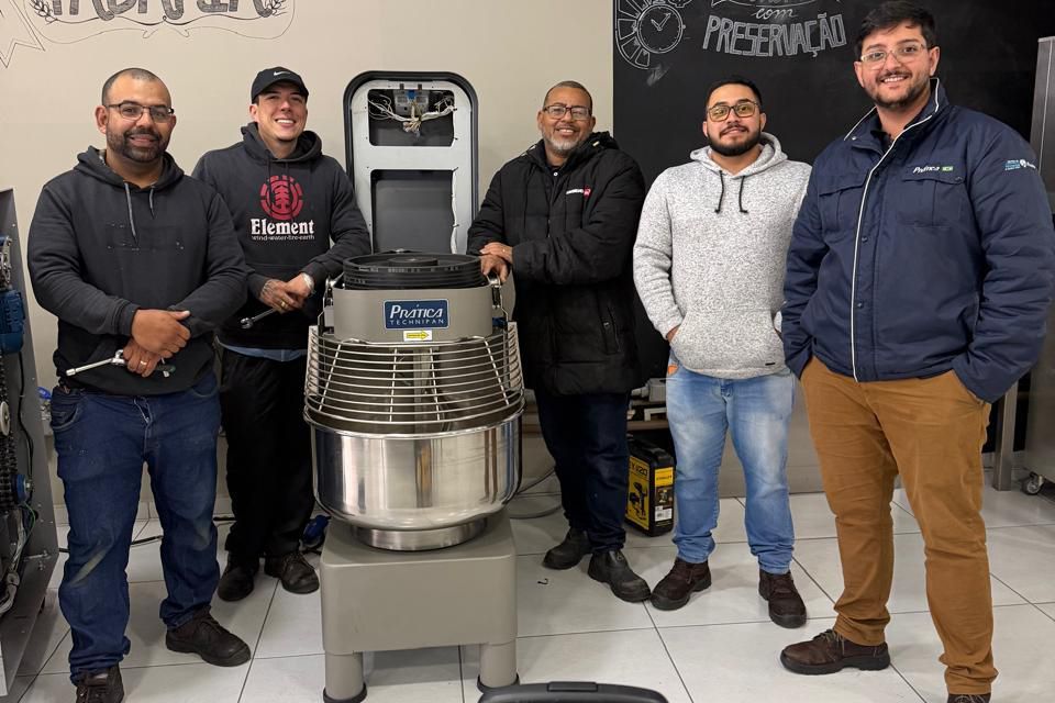Capacitação aborda linha de equipamentos para padaria da Prática