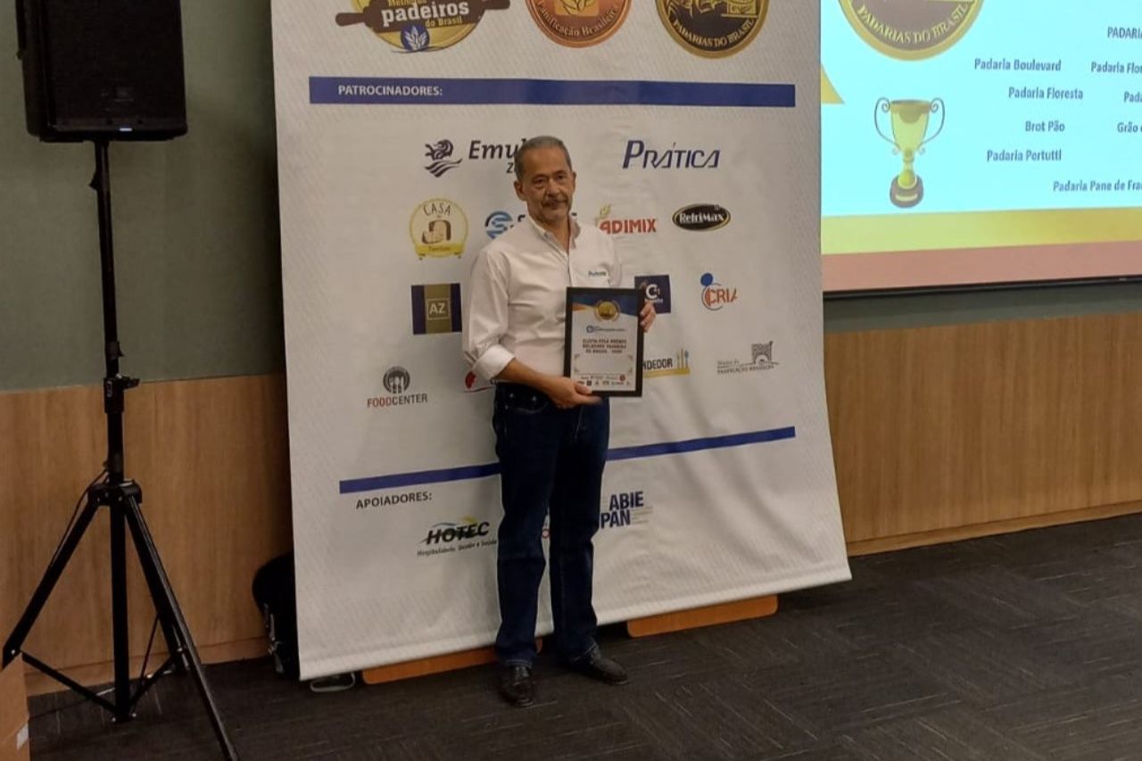 Melhores do ano 2023: Pr&aacute;tica recebe pr&ecirc;mio como fornecedor de equipamentos