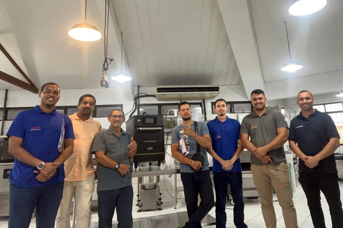 Técnicos credenciados da Prática participam de treinamento técnico com instrutor durante atividades 