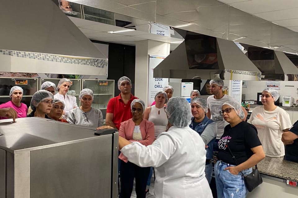 Pr&aacute;tica e UNA formam alunos no curso de T&eacute;cnicas em Cozinha