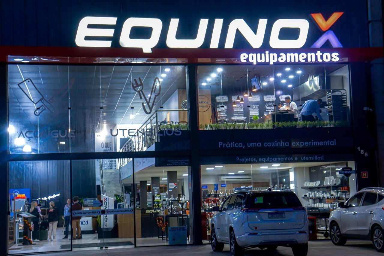 Equinox inaugura seu novo espa&ccedil;o com equipamentos Pr&aacute;tica