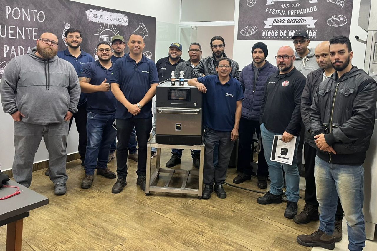 Equipe Técnica de Santo André da Prática em treinamento na concessionária local