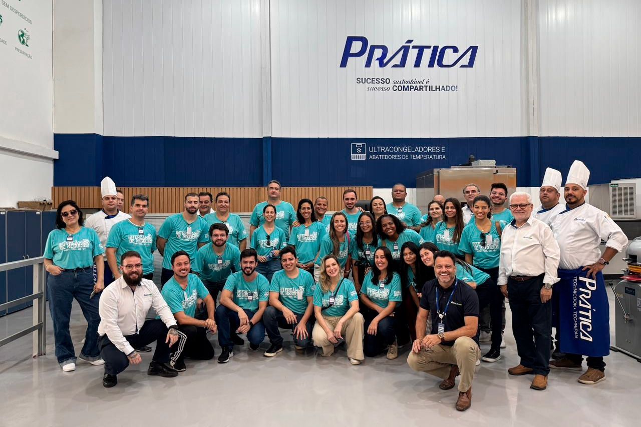 Grupo de representantes da Amipão, FIEMG, IEL, SEBRAE durante visita técnica à Prática