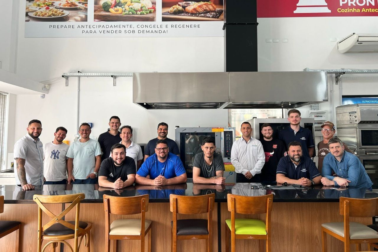 Treinamento em Curitiba capacita rede credenciada da Pr&aacute;tica