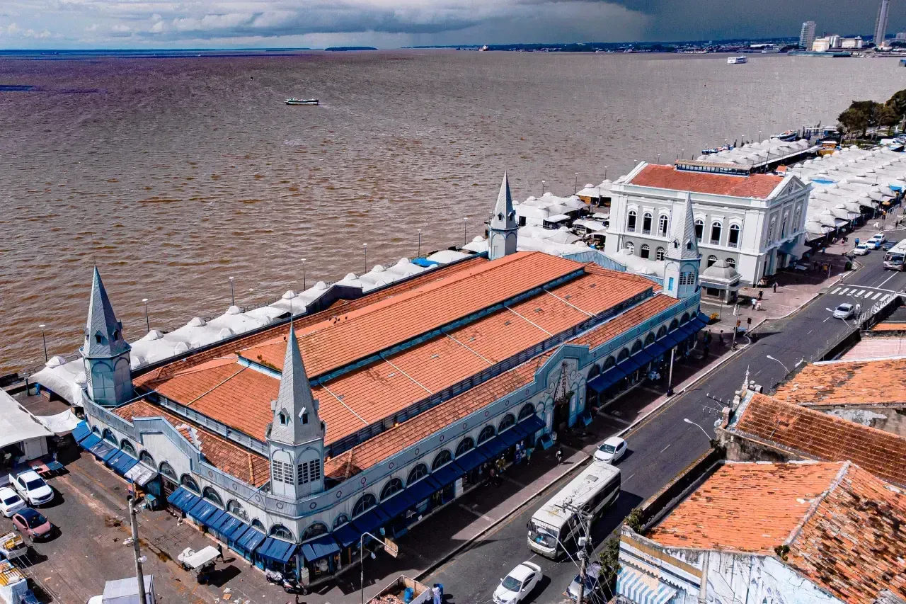 Mercado Ver-o-Peso, localizado às margens da Baía do Guajará, em Belém do Pará, Brasil.