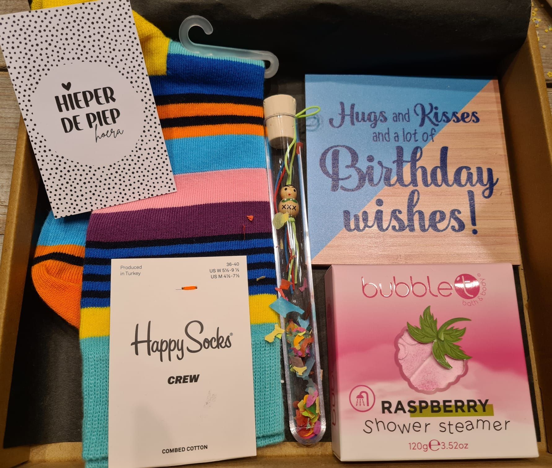 hiep hiep hoera gefeliciteerd  brievenbus cadeau