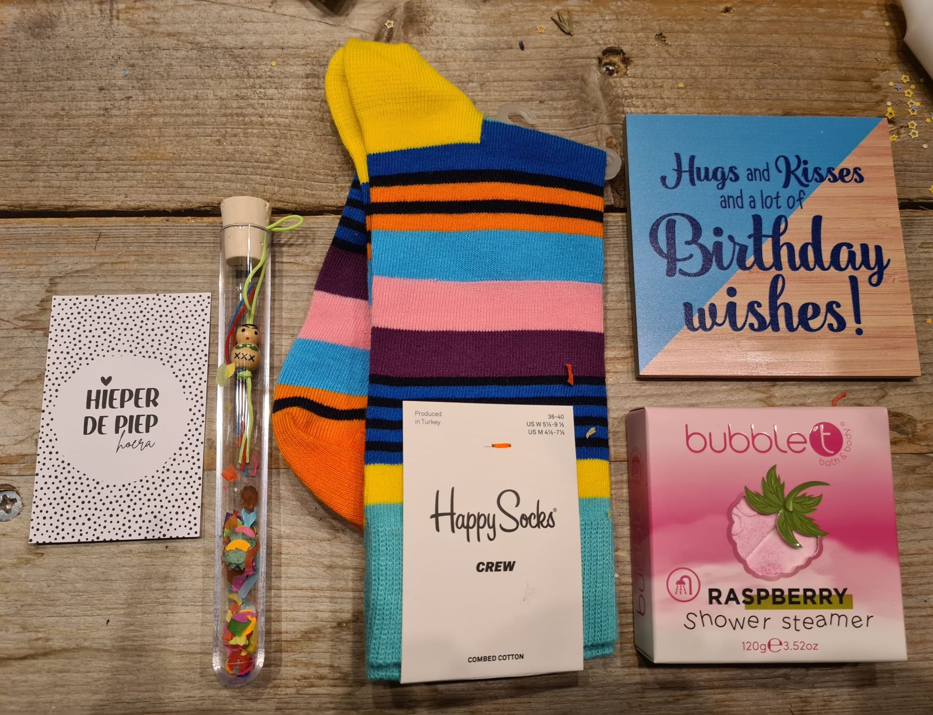 hiep hiep hoera gefeliciteerd  brievenbus cadeau