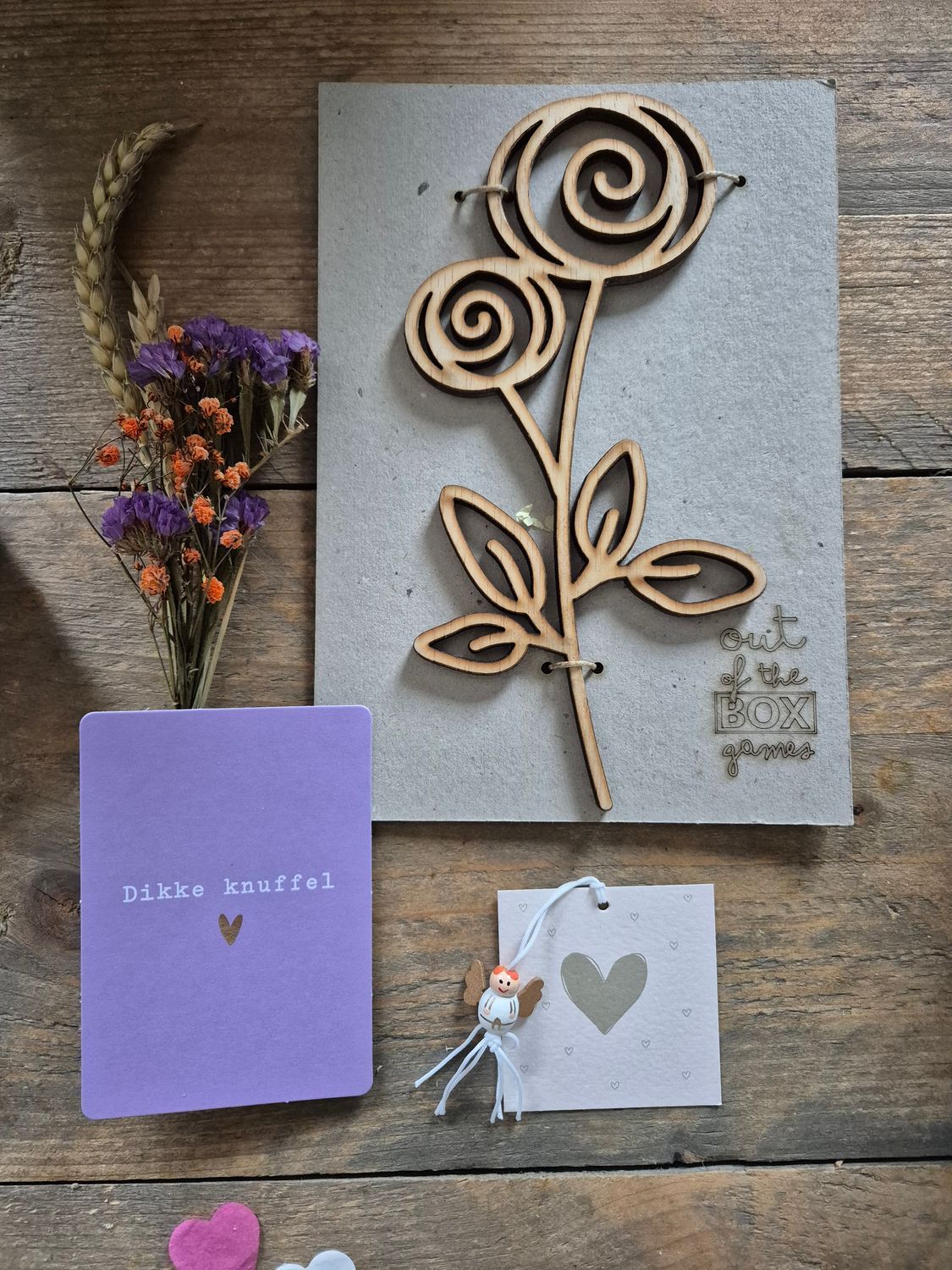 Dikke knuffel en bloemetje brievenbus cadeau