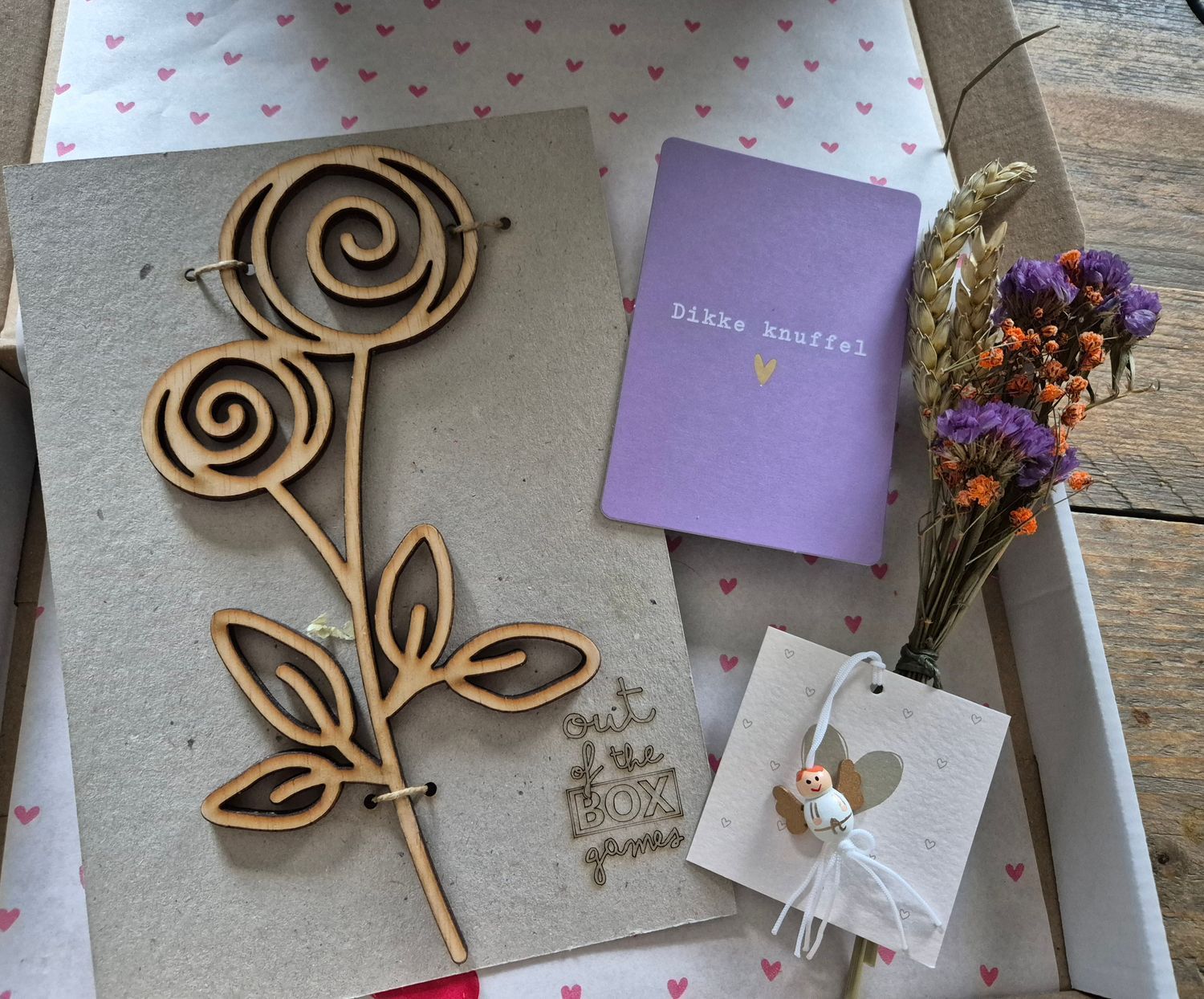 Dikke knuffel en bloemetje brievenbus cadeau