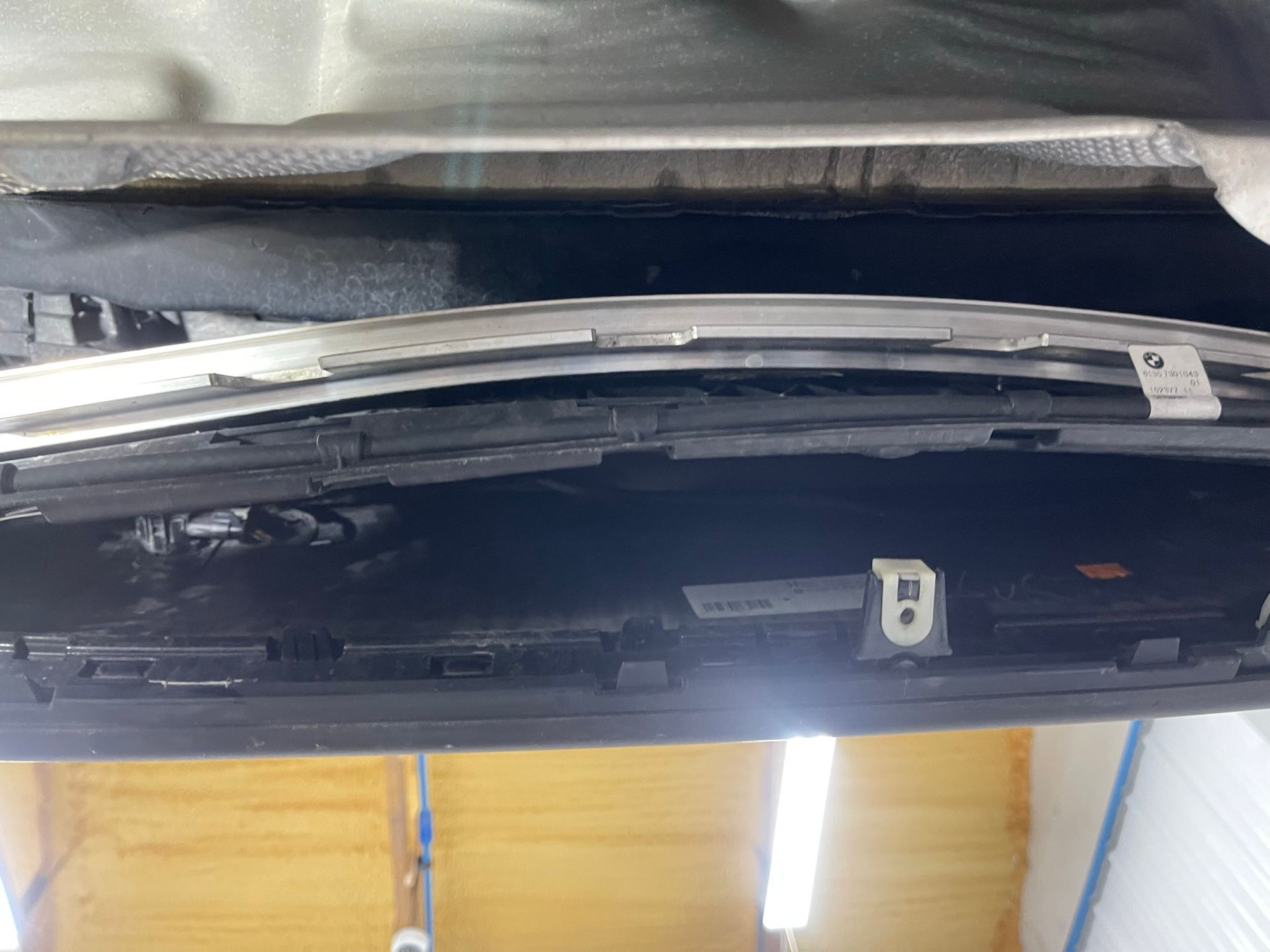 The underside of a car with the letter b on it