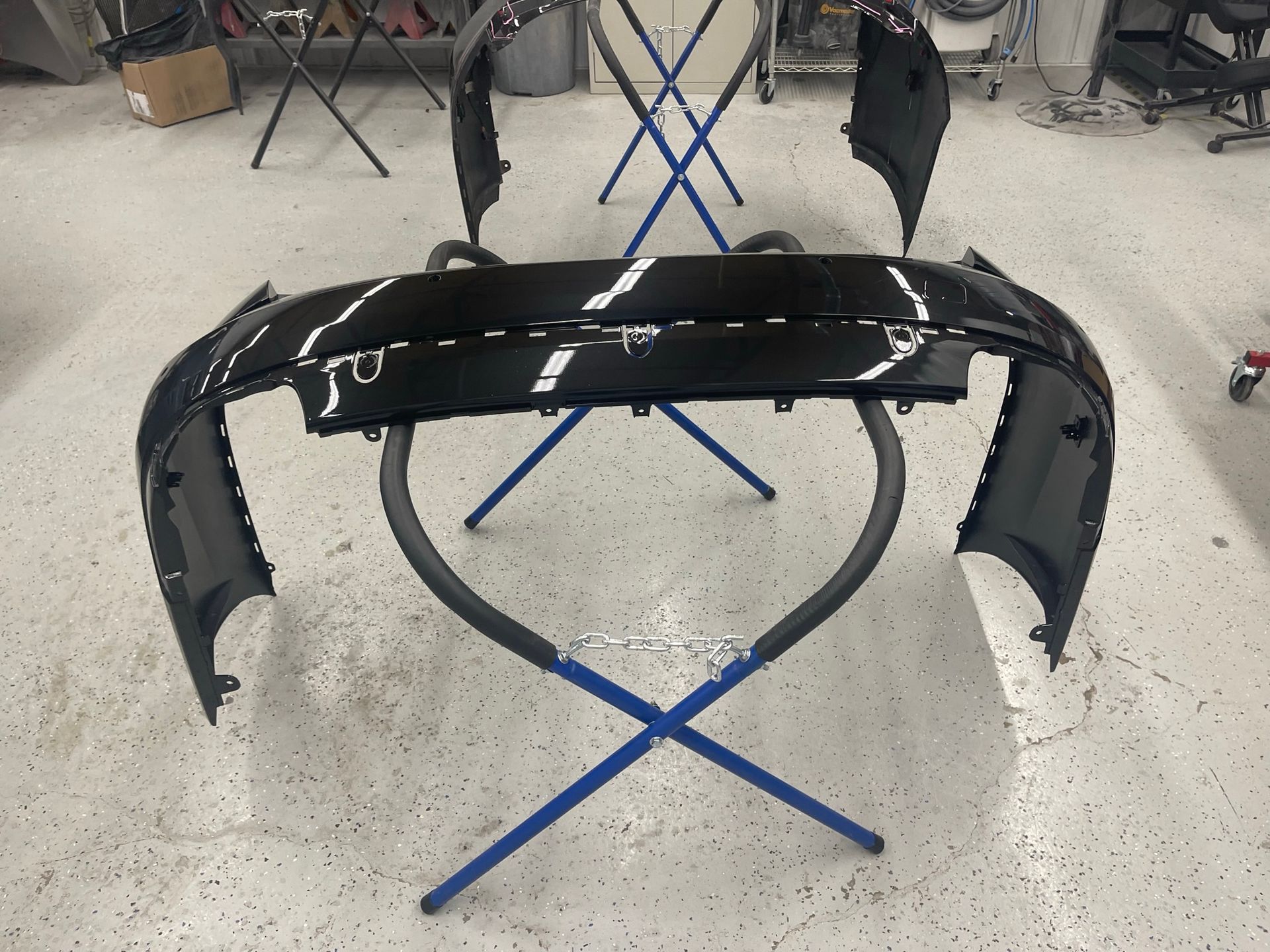 A black bumper is sitting on a blue stand