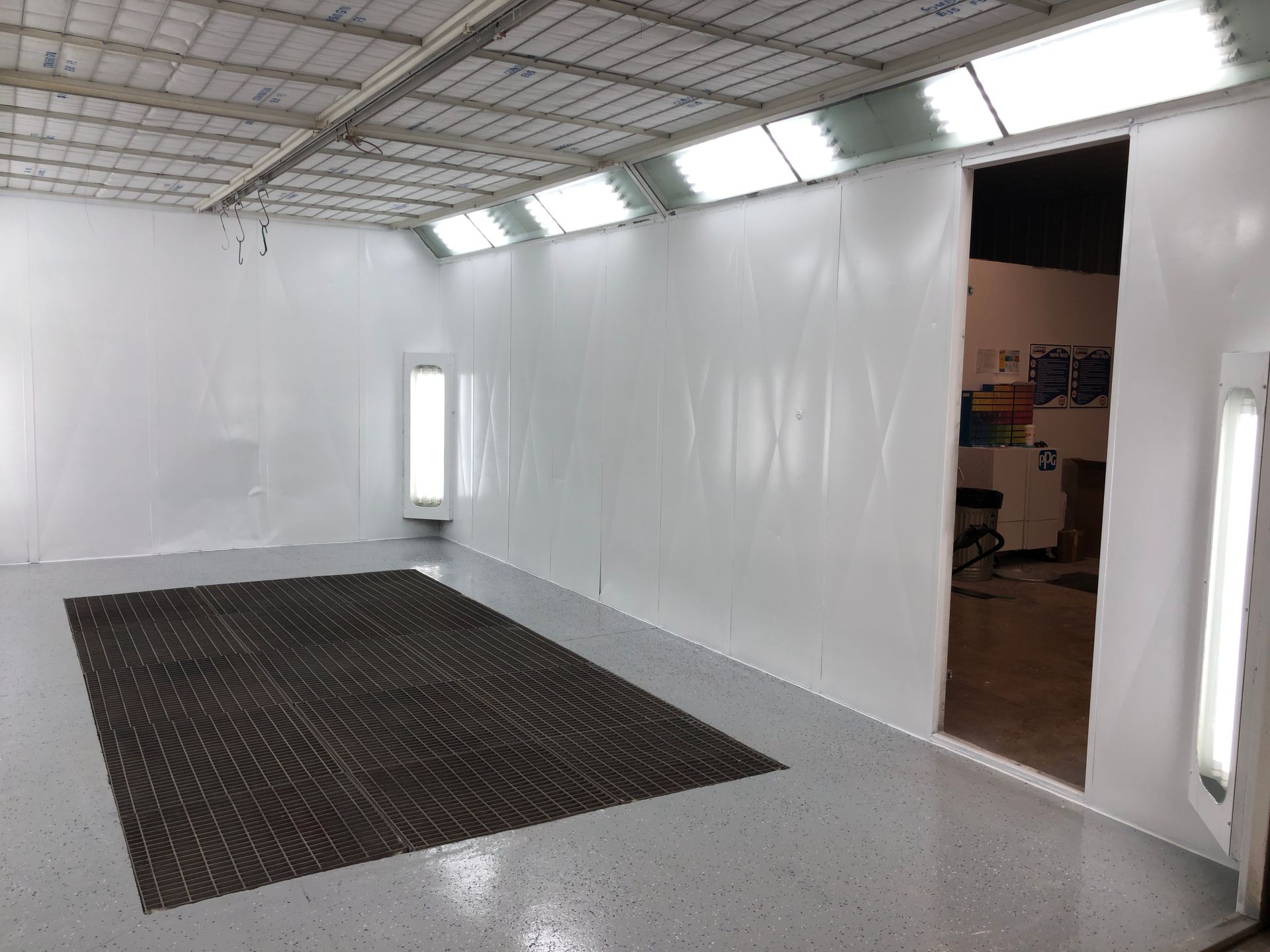 A large room with white walls and a rug on the floor.