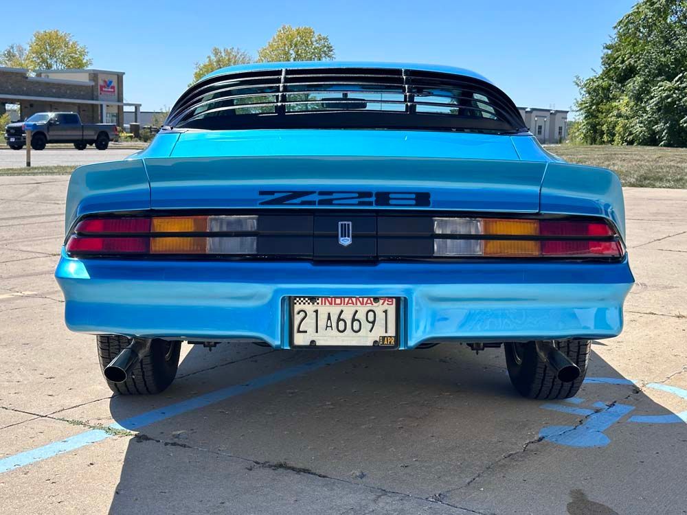 A blue car with a license plate that says 21a6691