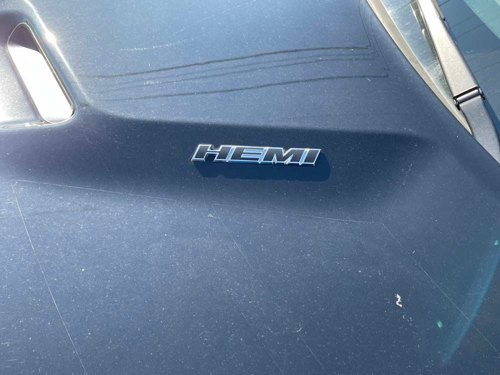 A close up of a hemi emblem on a car