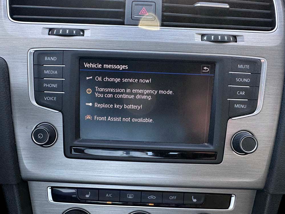 A car radio with a screen that says what 's messages on it