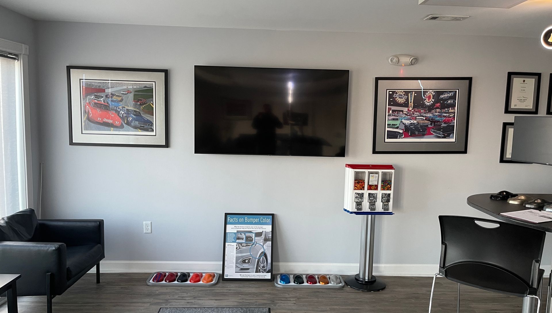 A living room with a flat screen tv hanging on the wall.