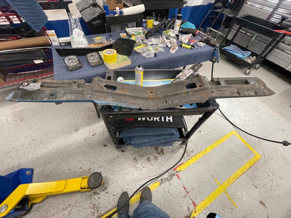 A piece of metal is sitting on top of a table in a garage.