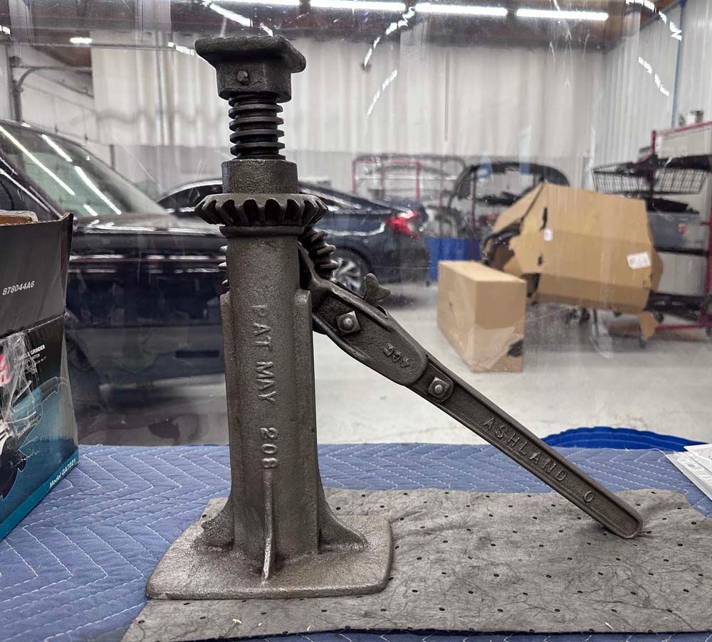 A jack that has the word stanley on it