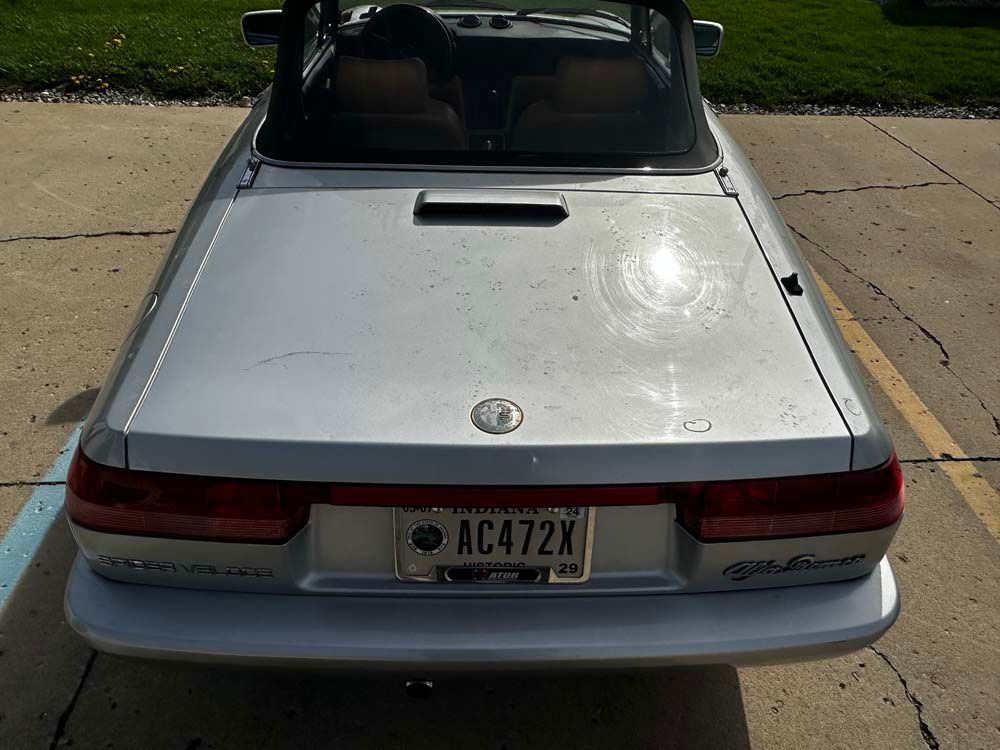 A silver car with a license plate that says ac472x