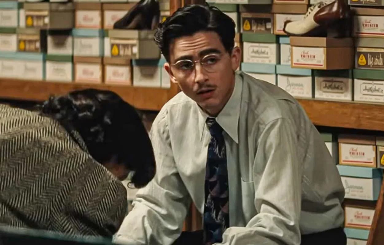 Gabby talks to the audience.