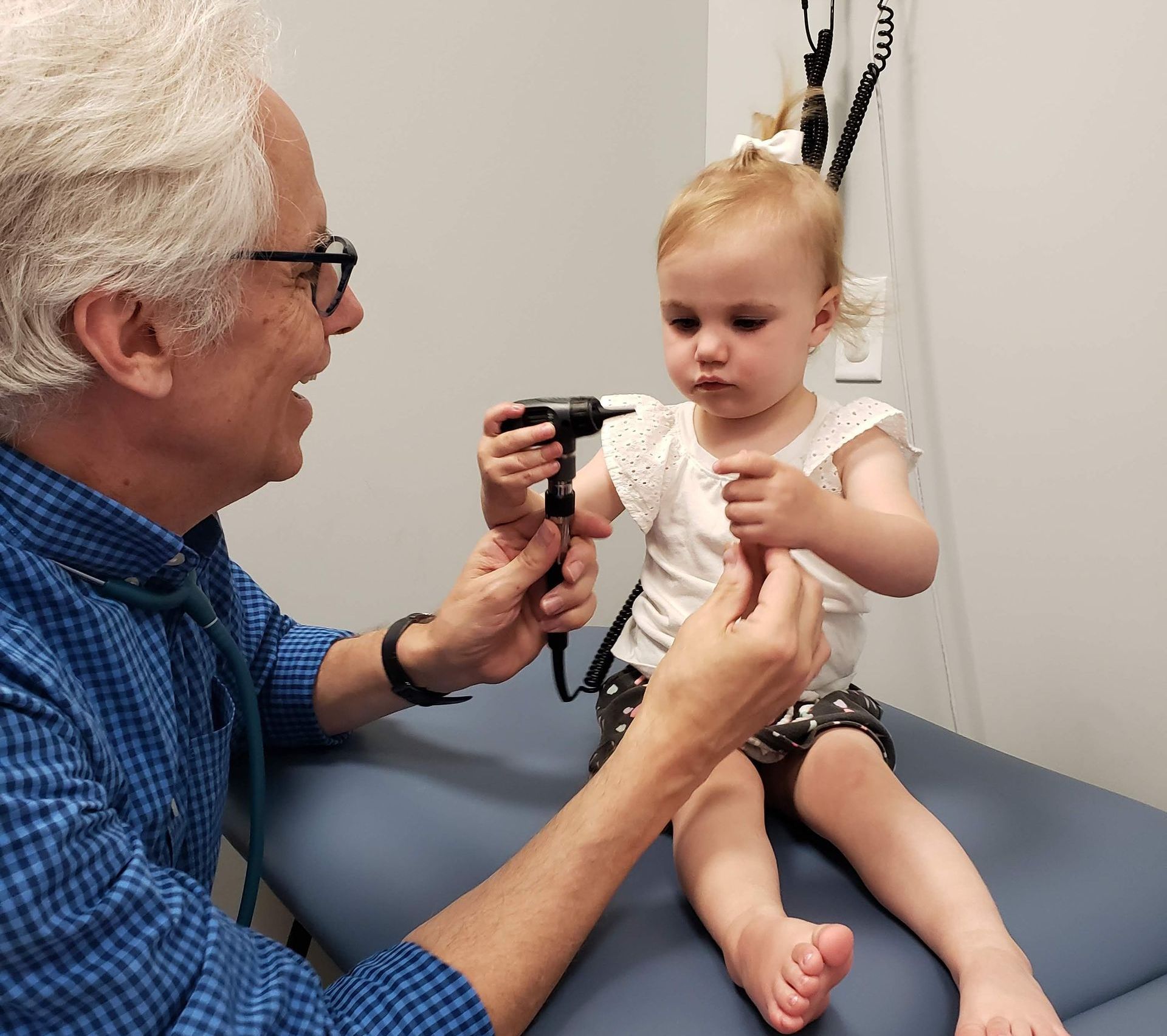 Dr. Dan Feiten with child patient